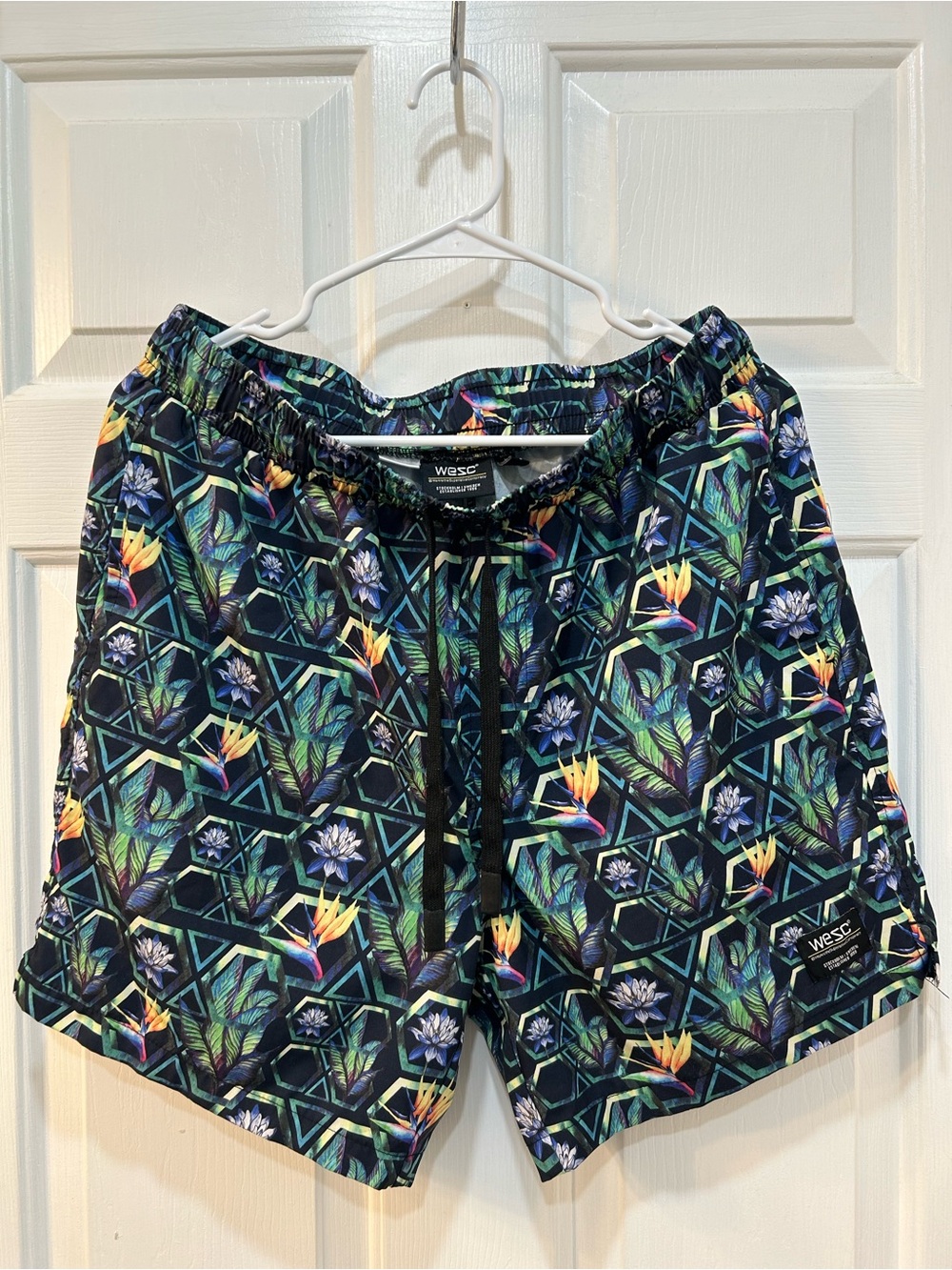 WESC Swim Shorts Men’s L Women’s XL Unisex Lotus Palm‎ Pull On Woven Drawstring